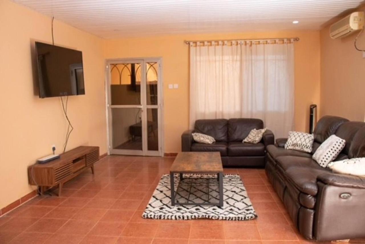 Fully Aircondition 3Bed Villa- A C- Wifi- Hotwater Freetown Exterior photo