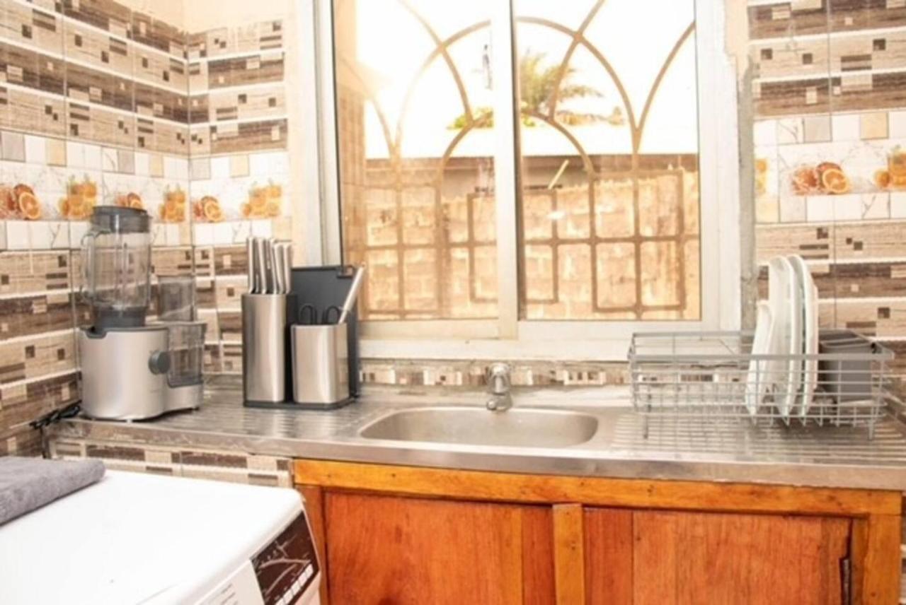 Fully Aircondition 3Bed Villa- A C- Wifi- Hotwater Freetown Exterior photo