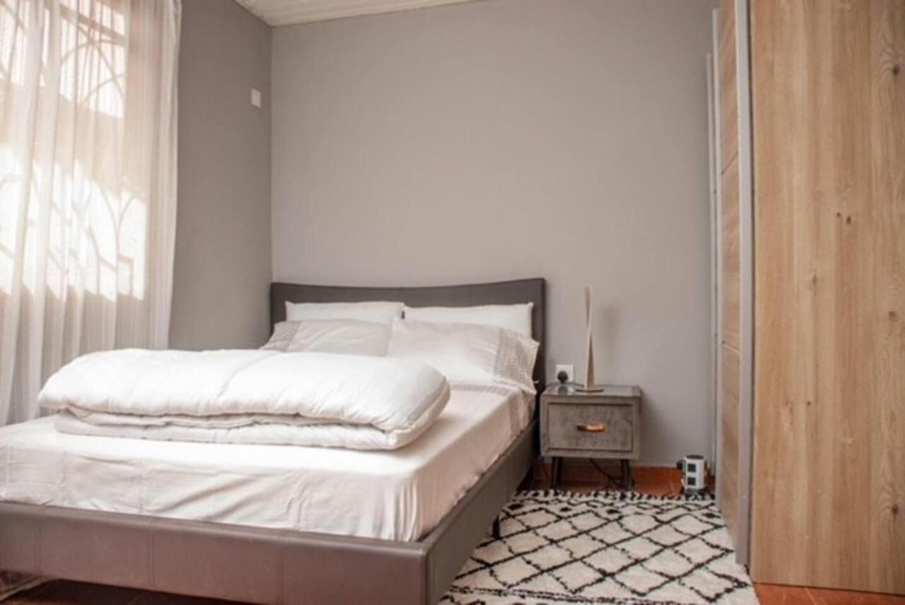 Fully Aircondition 3Bed Villa- A C- Wifi- Hotwater Freetown Exterior photo