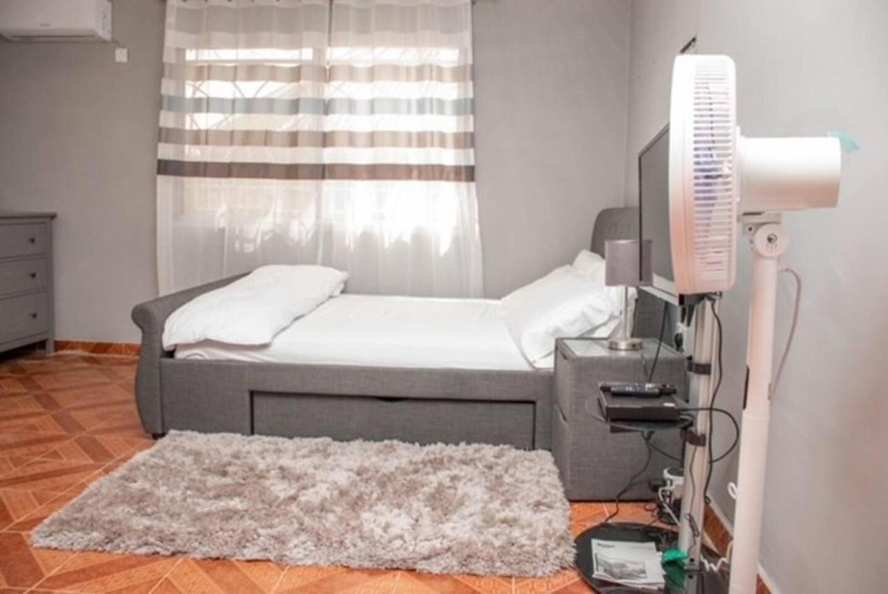 Fully Aircondition 3Bed Villa- A C- Wifi- Hotwater Freetown Exterior photo