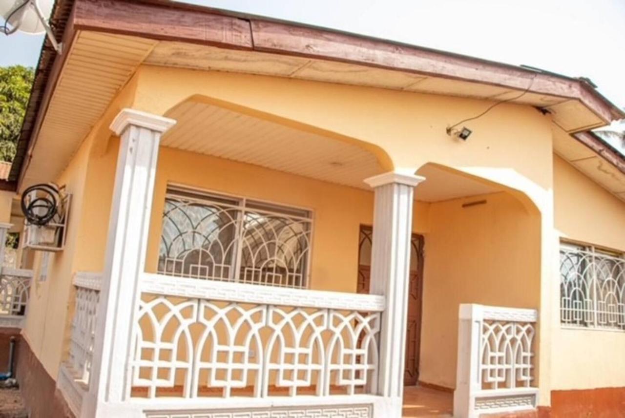 Fully Aircondition 3Bed Villa- A C- Wifi- Hotwater Freetown Exterior photo
