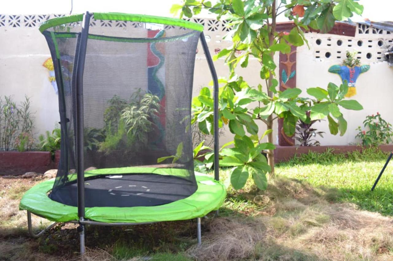 Fully Aircondition 3Bed Villa- A C- Wifi- Hotwater Freetown Exterior photo