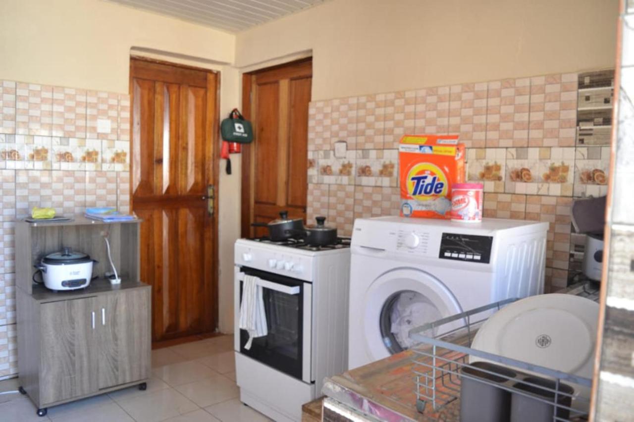Fully Aircondition 3Bed Villa- A C- Wifi- Hotwater Freetown Exterior photo
