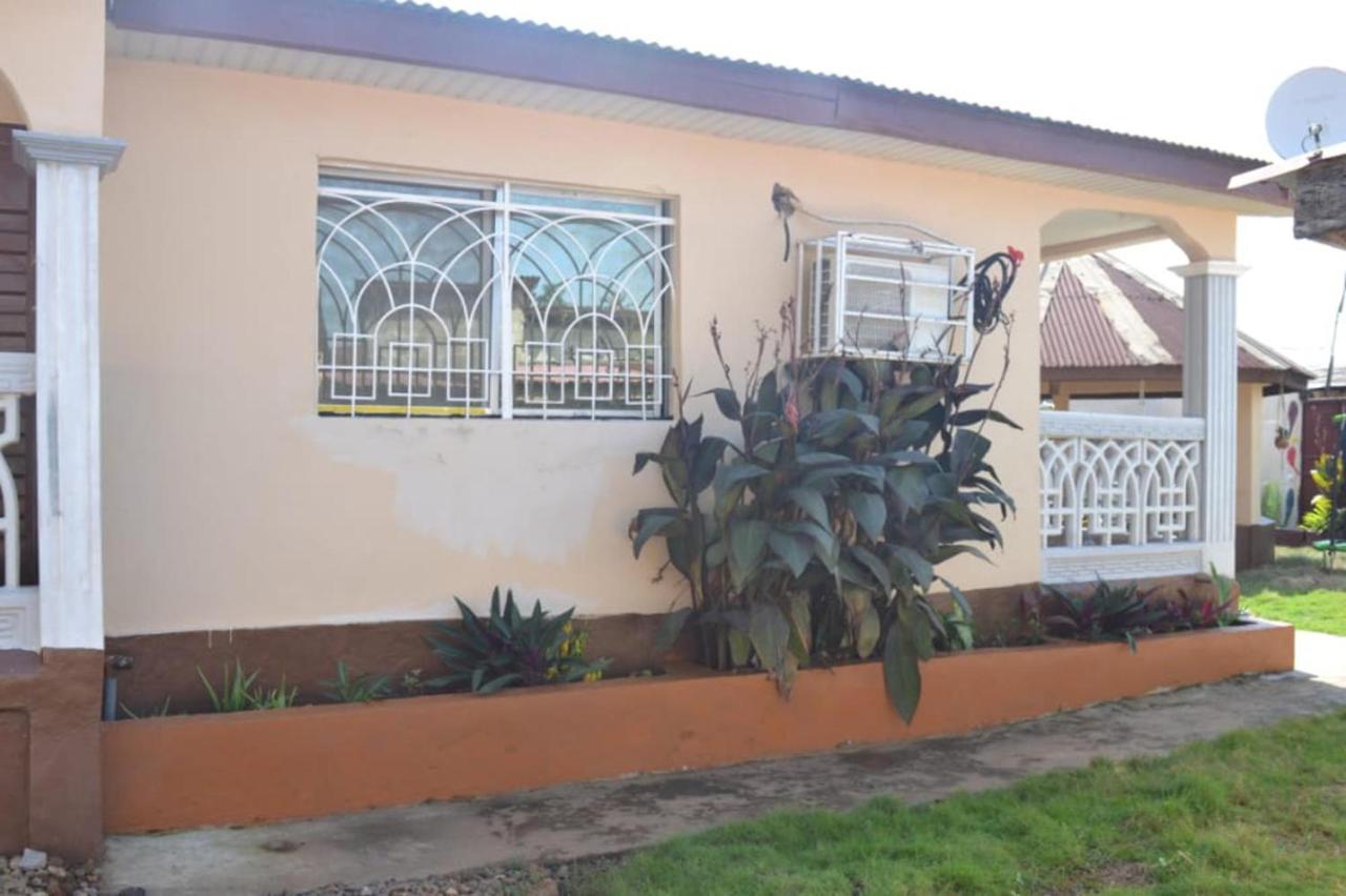 Fully Aircondition 3Bed Villa- A C- Wifi- Hotwater Freetown Exterior photo