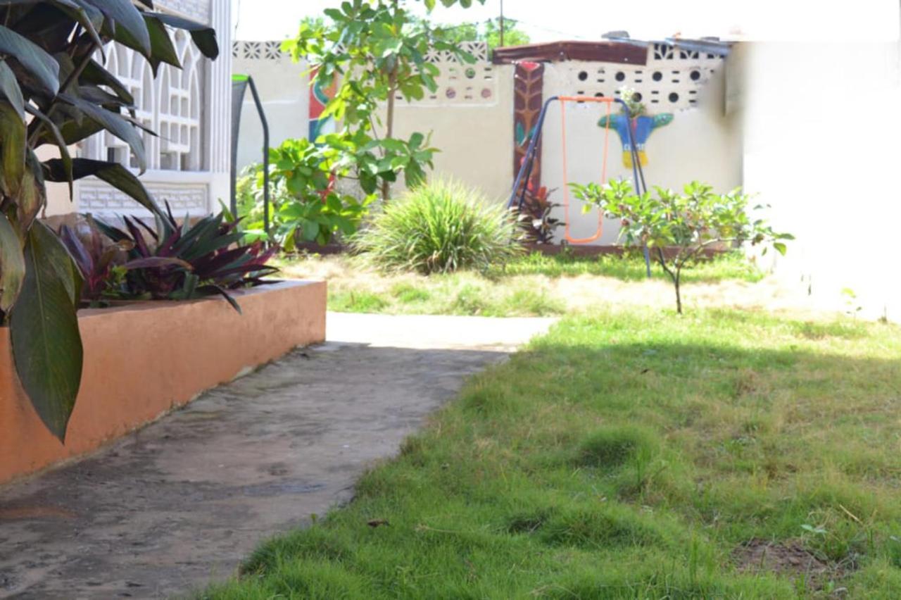 Fully Aircondition 3Bed Villa- A C- Wifi- Hotwater Freetown Exterior photo