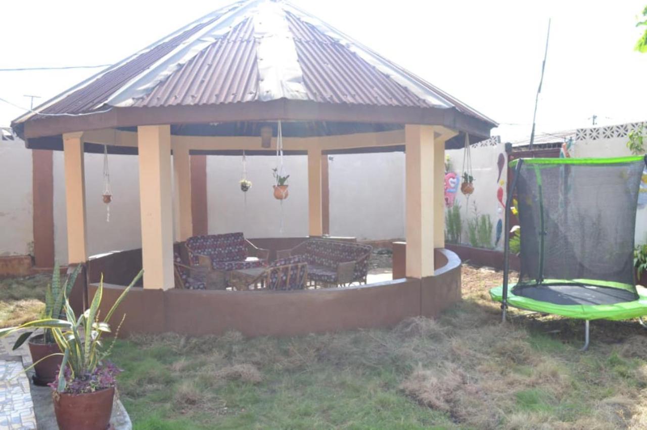 Fully Aircondition 3Bed Villa- A C- Wifi- Hotwater Freetown Exterior photo