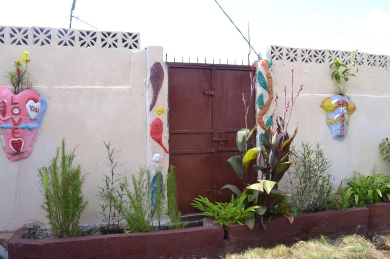 Fully Aircondition 3Bed Villa- A C- Wifi- Hotwater Freetown Exterior photo